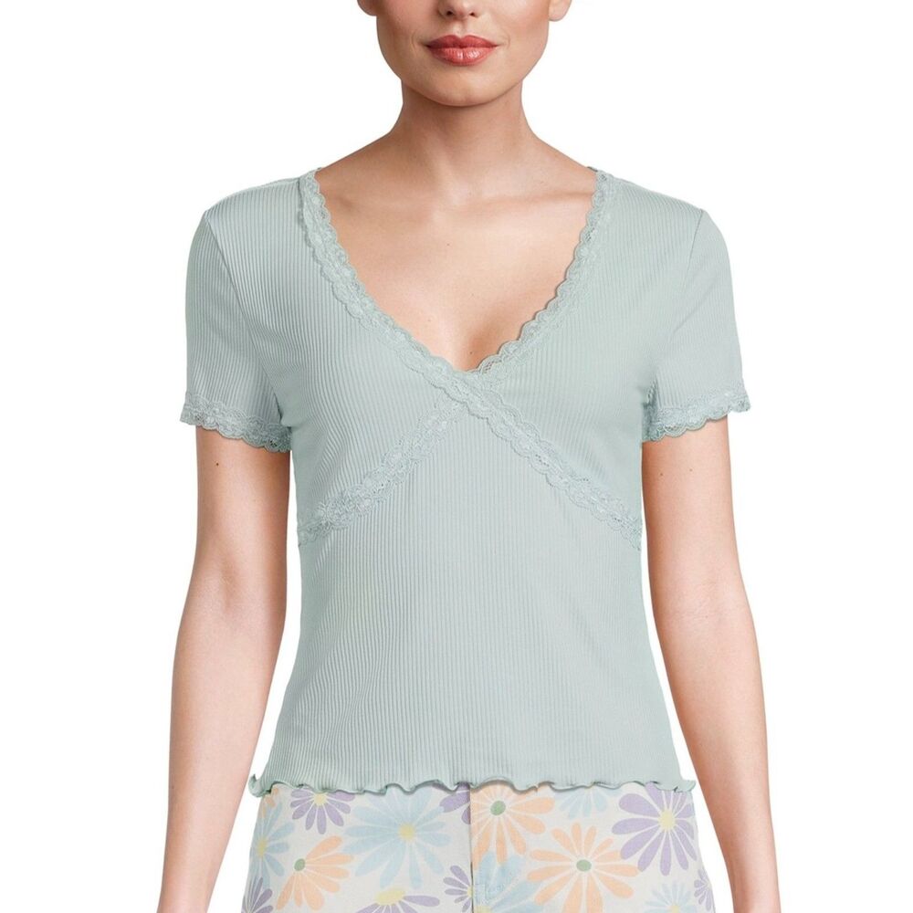 No Boundaries | Light Green Lace Trim Crop Top | Medium (7-9)